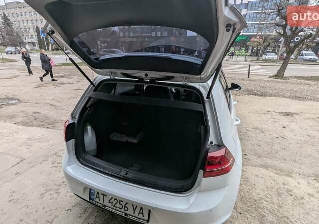 Белый Фольксваген e-Golf, объемом двигателя 0 л и пробегом 192 тыс. км за 7550 $, фото 5 на Automoto.ua