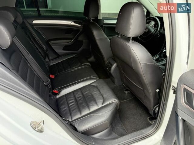 Білий Фольксваген e-Golf, об'ємом двигуна 0 л та пробігом 96 тис. км за 9500 $, фото 19 на Automoto.ua