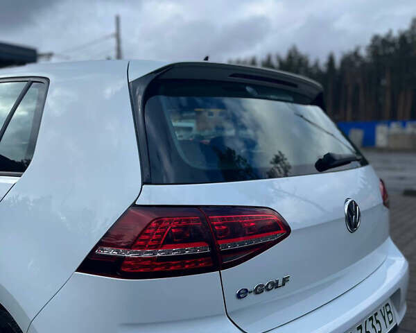 Белый Фольксваген e-Golf, объемом двигателя 0 л и пробегом 114 тыс. км за 9800 $, фото 11 на Automoto.ua
