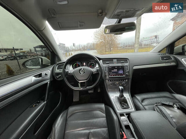 Белый Фольксваген e-Golf, объемом двигателя 0 л и пробегом 104 тыс. км за 9000 $, фото 18 на Automoto.ua