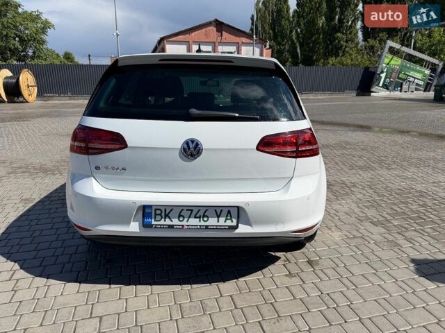 Белый Фольксваген e-Golf, объемом двигателя 0 л и пробегом 138 тыс. км за 9199 $, фото 5 на Automoto.ua