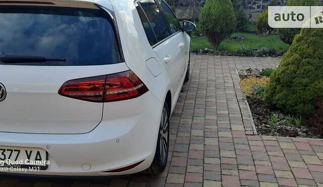 Белый Фольксваген e-Golf, объемом двигателя 0 л и пробегом 107 тыс. км за 8800 $, фото 3 на Automoto.ua