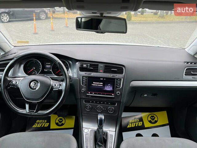 Белый Фольксваген e-Golf, объемом двигателя 0 л и пробегом 117 тыс. км за 11500 $, фото 12 на Automoto.ua