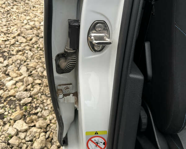 Белый Фольксваген e-Golf, объемом двигателя 0 л и пробегом 110 тыс. км за 8490 $, фото 38 на Automoto.ua