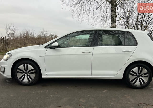 Белый Фольксваген e-Golf, объемом двигателя 0 л и пробегом 126 тыс. км за 8550 $, фото 9 на Automoto.ua