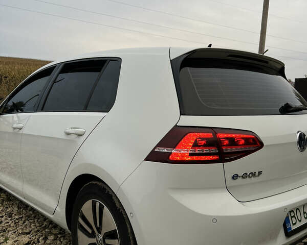 Белый Фольксваген e-Golf, объемом двигателя 0 л и пробегом 110 тыс. км за 8490 $, фото 27 на Automoto.ua