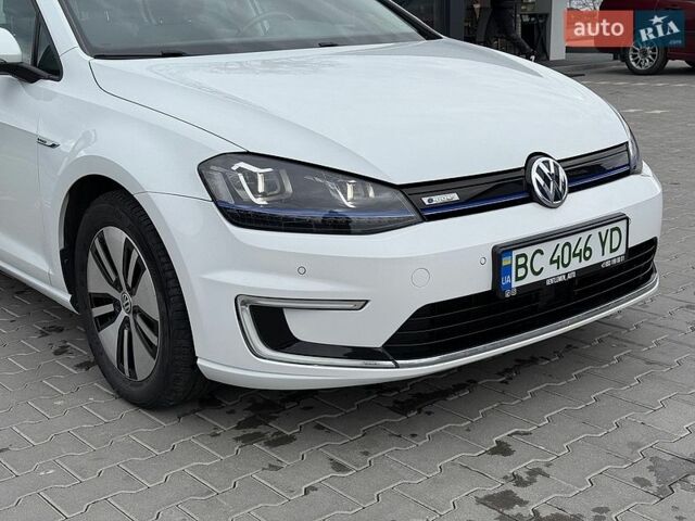 Белый Фольксваген e-Golf, объемом двигателя 0 л и пробегом 97 тыс. км за 8700 $, фото 8 на Automoto.ua