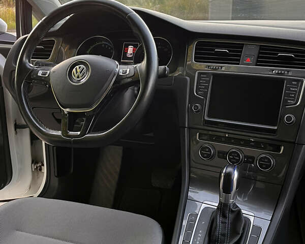 Белый Фольксваген e-Golf, объемом двигателя 0 л и пробегом 151 тыс. км за 8100 $, фото 30 на Automoto.ua