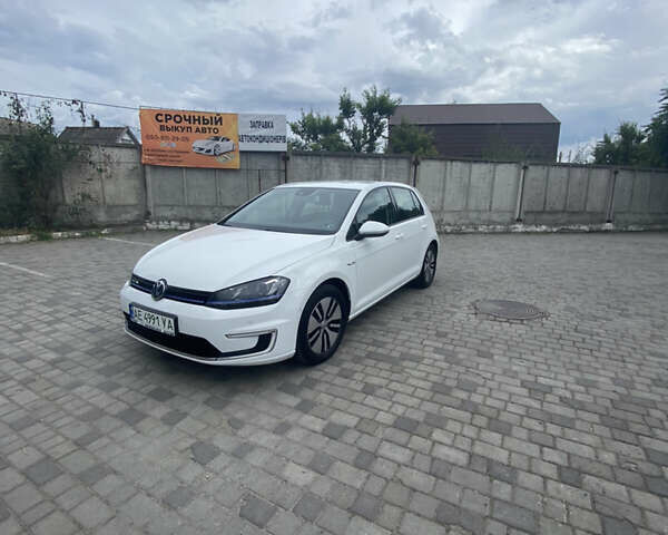 Белый Фольксваген e-Golf, объемом двигателя 0 л и пробегом 95 тыс. км за 10800 $, фото 1 на Automoto.ua