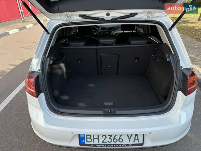 Белый Фольксваген e-Golf, объемом двигателя 0 л и пробегом 95 тыс. км за 9500 $, фото 20 на Automoto.ua
