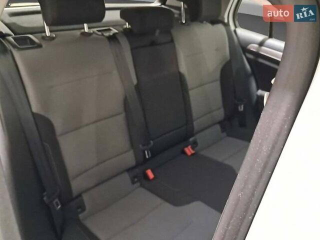 Белый Фольксваген e-Golf, объемом двигателя 0 л и пробегом 80 тыс. км за 7600 $, фото 10 на Automoto.ua