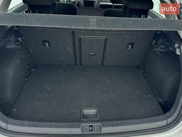 Белый Фольксваген e-Golf, объемом двигателя 0 л и пробегом 132 тыс. км за 8399 $, фото 14 на Automoto.ua