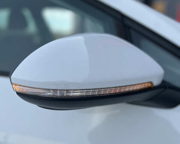 Белый Фольксваген e-Golf, объемом двигателя 0 л и пробегом 120 тыс. км за 7800 $, фото 9 на Automoto.ua