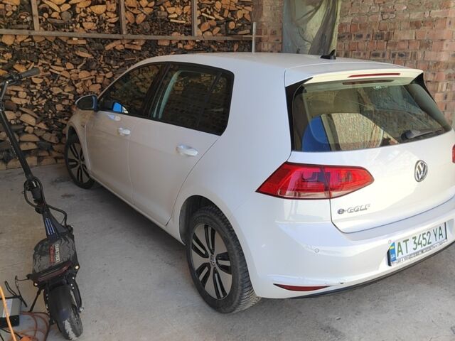 Белый Фольксваген e-Golf, объемом двигателя 0 л и пробегом 78 тыс. км за 10000 $, фото 5 на Automoto.ua