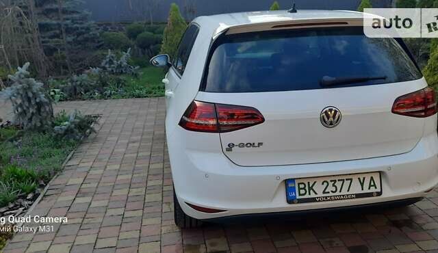 Белый Фольксваген e-Golf, объемом двигателя 0 л и пробегом 107 тыс. км за 8800 $, фото 5 на Automoto.ua