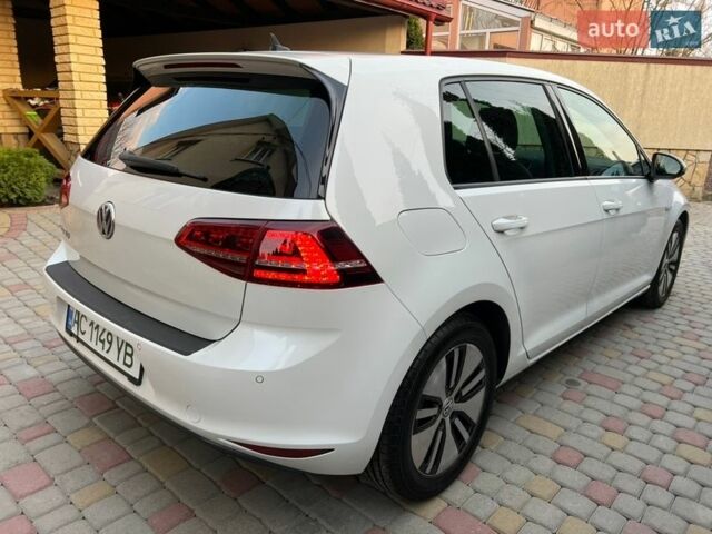 Белый Фольксваген e-Golf, объемом двигателя 0 л и пробегом 131 тыс. км за 8999 $, фото 117 на Automoto.ua