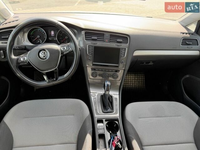 Белый Фольксваген e-Golf, объемом двигателя 0 л и пробегом 71 тыс. км за 8700 $, фото 7 на Automoto.ua