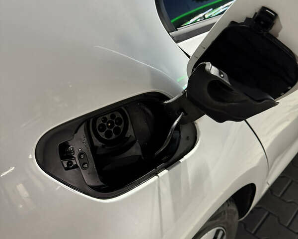 Белый Фольксваген e-Golf, объемом двигателя 0 л и пробегом 169 тыс. км за 8400 $, фото 17 на Automoto.ua
