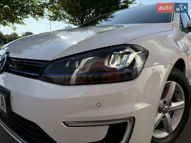 Білий Фольксваген e-Golf, об'ємом двигуна 0 л та пробігом 95 тис. км за 9500 $, фото 17 на Automoto.ua