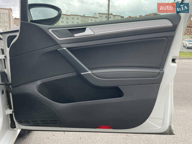 Белый Фольксваген e-Golf, объемом двигателя 0 л и пробегом 92 тыс. км за 9500 $, фото 35 на Automoto.ua