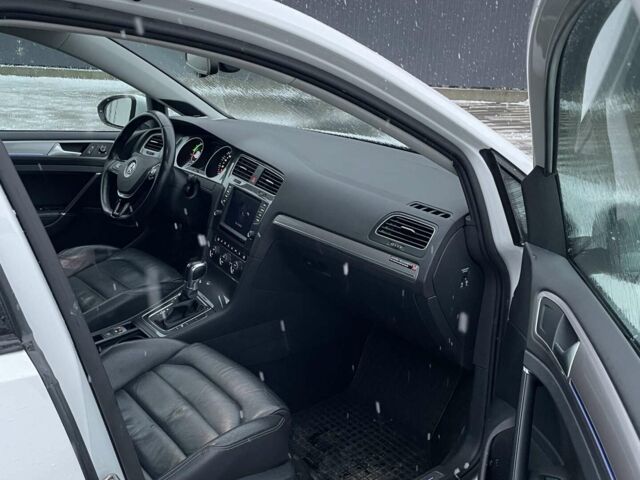 Білий Фольксваген e-Golf, об'ємом двигуна 0 л та пробігом 106 тис. км за 9800 $, фото 18 на Automoto.ua