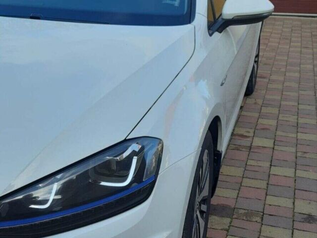 Белый Фольксваген e-Golf, объемом двигателя 0 л и пробегом 107 тыс. км за 9500 $, фото 32 на Automoto.ua