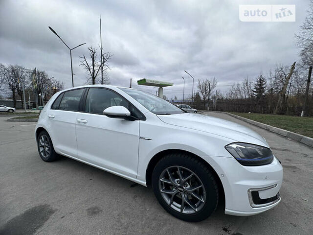 Белый Фольксваген e-Golf, объемом двигателя 0 л и пробегом 128 тыс. км за 11900 $, фото 8 на Automoto.ua