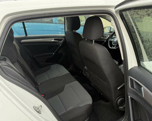 Белый Фольксваген e-Golf, объемом двигателя 0 л и пробегом 68 тыс. км за 6600 $, фото 19 на Automoto.ua