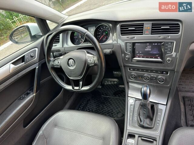 Білий Фольксваген e-Golf, об'ємом двигуна 0 л та пробігом 126 тис. км за 8000 $, фото 24 на Automoto.ua
