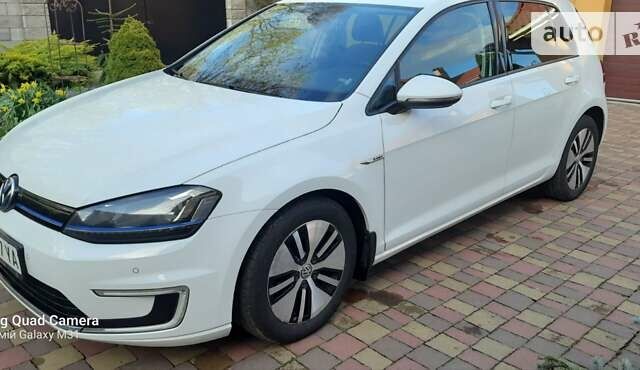 Белый Фольксваген e-Golf, объемом двигателя 0 л и пробегом 107 тыс. км за 8800 $, фото 2 на Automoto.ua