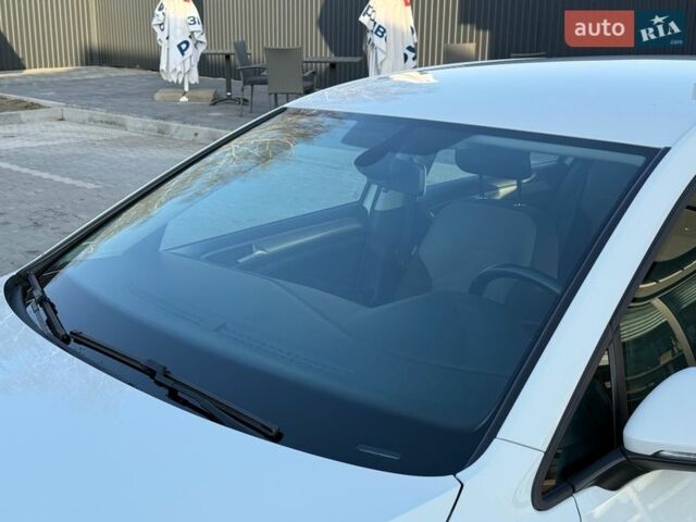 Белый Фольксваген e-Golf, объемом двигателя 0 л и пробегом 97 тыс. км за 8350 $, фото 6 на Automoto.ua