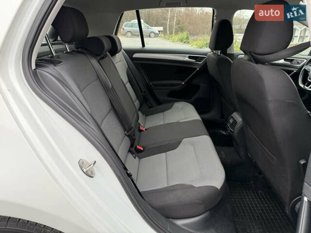 Белый Фольксваген e-Golf, объемом двигателя 0 л и пробегом 99 тыс. км за 8450 $, фото 17 на Automoto.ua
