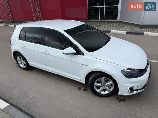 Білий Фольксваген e-Golf, об'ємом двигуна 0 л та пробігом 96 тис. км за 9500 $, фото 6 на Automoto.ua