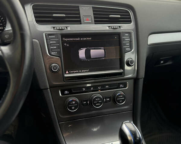 Белый Фольксваген e-Golf, объемом двигателя 0 л и пробегом 68 тыс. км за 6600 $, фото 22 на Automoto.ua