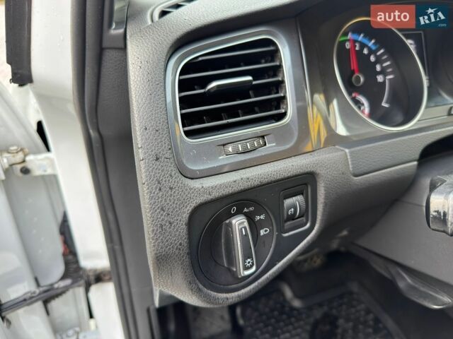 Білий Фольксваген e-Golf, об'ємом двигуна 0 л та пробігом 126 тис. км за 8000 $, фото 17 на Automoto.ua