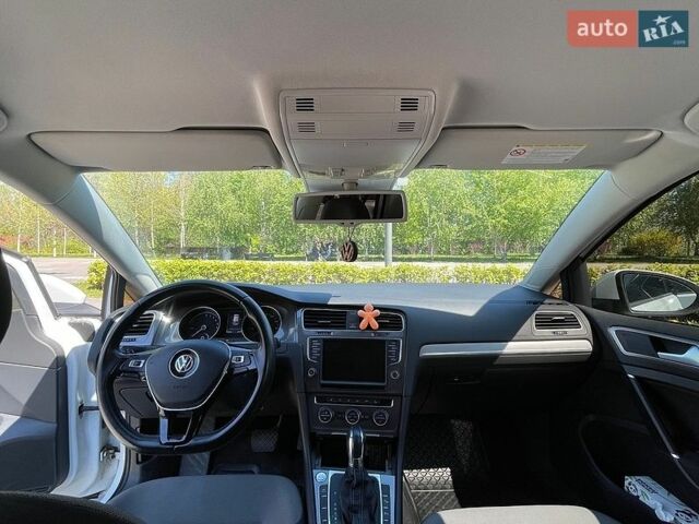 Белый Фольксваген e-Golf, объемом двигателя 0 л и пробегом 56 тыс. км за 12000 $, фото 10 на Automoto.ua