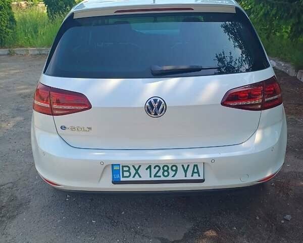 Белый Фольксваген e-Golf, объемом двигателя 0 л и пробегом 97 тыс. км за 11200 $, фото 3 на Automoto.ua