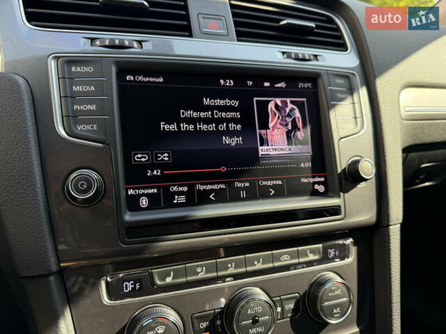 Белый Фольксваген e-Golf, объемом двигателя 0 л и пробегом 95 тыс. км за 9500 $, фото 46 на Automoto.ua