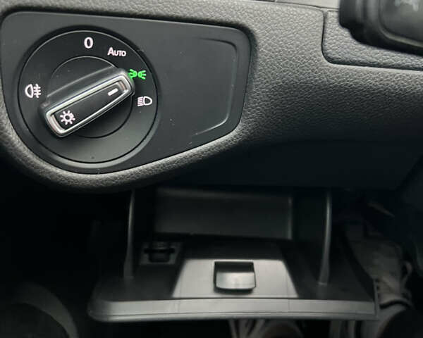 Білий Фольксваген e-Golf, об'ємом двигуна 0 л та пробігом 116 тис. км за 7700 $, фото 17 на Automoto.ua