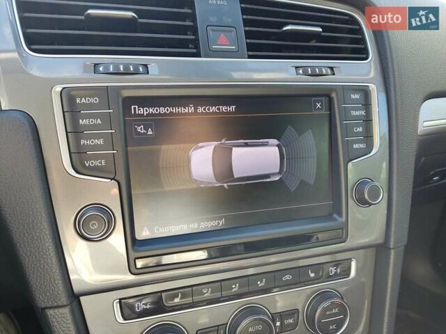 Белый Фольксваген e-Golf, объемом двигателя 0 л и пробегом 142 тыс. км за 9700 $, фото 27 на Automoto.ua