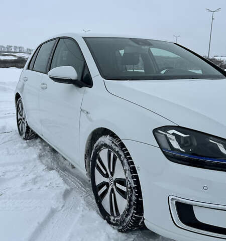 Белый Фольксваген e-Golf, объемом двигателя 0 л и пробегом 132 тыс. км за 8399 $, фото 3 на Automoto.ua