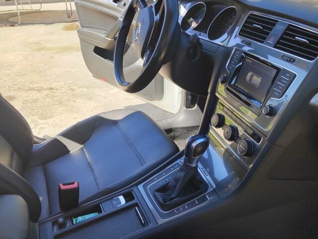 Белый Фольксваген e-Golf, объемом двигателя 0 л и пробегом 84 тыс. км за 9600 $, фото 26 на Automoto.ua