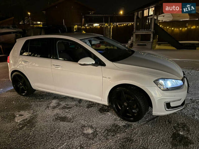 Белый Фольксваген e-Golf, объемом двигателя 0 л и пробегом 64 тыс. км за 8900 $, фото 1 на Automoto.ua