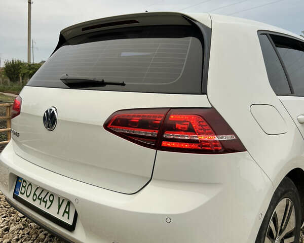 Белый Фольксваген e-Golf, объемом двигателя 0 л и пробегом 110 тыс. км за 8490 $, фото 29 на Automoto.ua