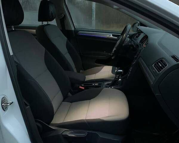 Білий Фольксваген e-Golf, об'ємом двигуна 0 л та пробігом 80 тис. км за 8400 $, фото 7 на Automoto.ua