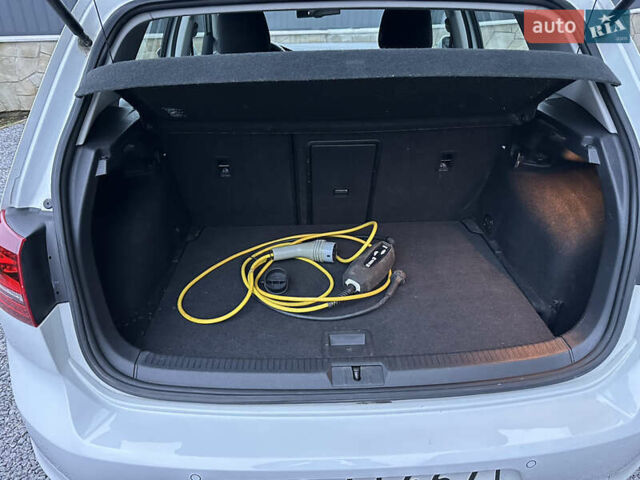 Белый Фольксваген e-Golf, объемом двигателя 0 л и пробегом 161 тыс. км за 7750 $, фото 11 на Automoto.ua
