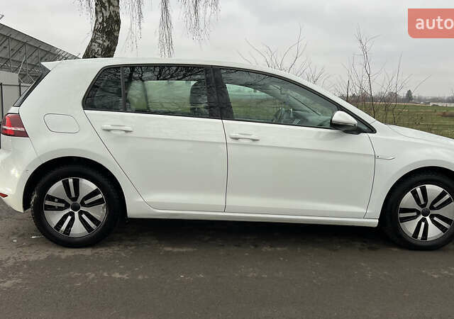 Белый Фольксваген e-Golf, объемом двигателя 0 л и пробегом 126 тыс. км за 8550 $, фото 5 на Automoto.ua