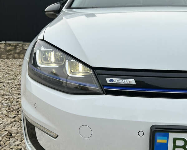 Белый Фольксваген e-Golf, объемом двигателя 0 л и пробегом 110 тыс. км за 8490 $, фото 4 на Automoto.ua