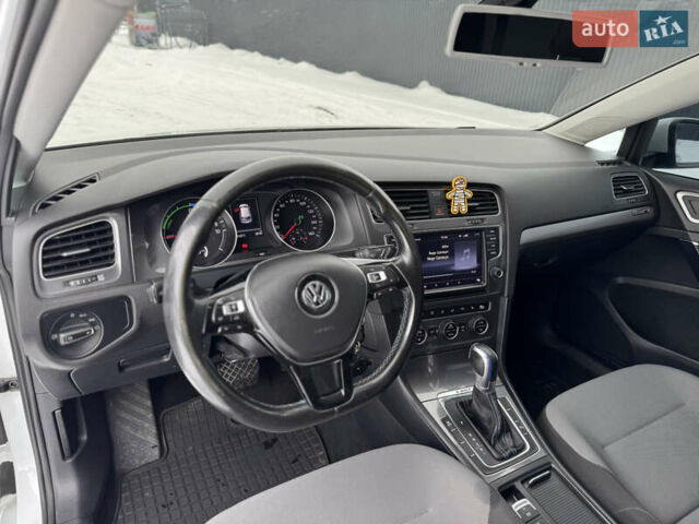Белый Фольксваген e-Golf, объемом двигателя 0 л и пробегом 141 тыс. км за 7800 $, фото 21 на Automoto.ua
