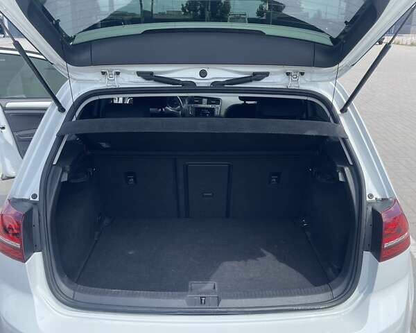 Белый Фольксваген e-Golf, объемом двигателя 0 л и пробегом 205 тыс. км за 8700 $, фото 6 на Automoto.ua